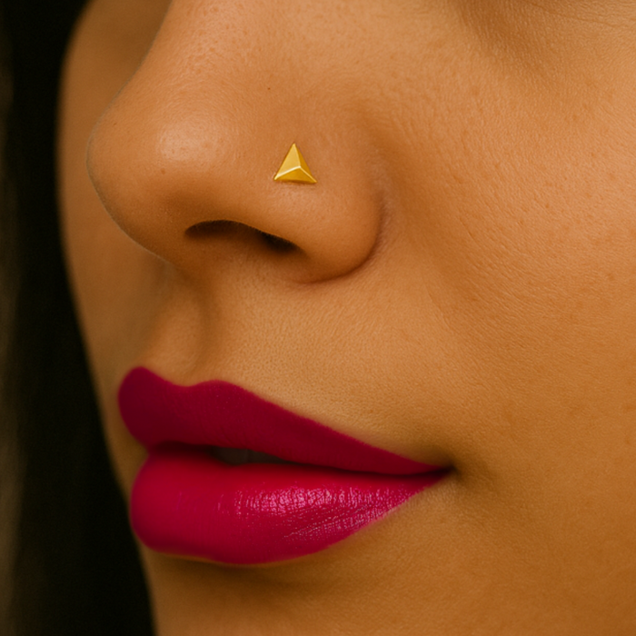 9K Gold L-Shaped 3D Pyramid Nose Stud - Monster Piercing